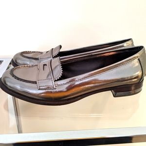 Tory Burch Metallic Round Toe Loafers